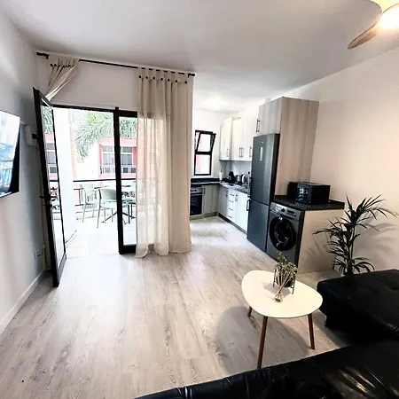 Beautiful, 2 Double Bedrooms In Cristianos, 3 Mins From The Arona (Tenerife)