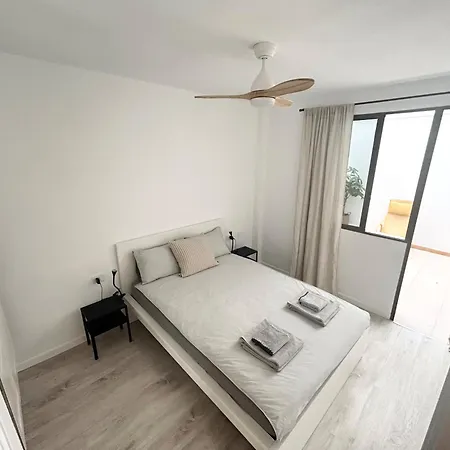 Beautiful, 2 Double Bedrooms In Cristianos, 3 Mins From The Arona (Tenerife)