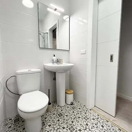 Apartment Beautiful, 2 Double Bedrooms In Cristianos, 3 Mins From The
