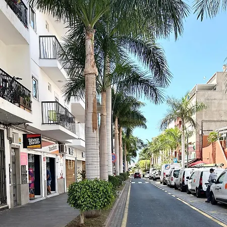 Beautiful, 2 Double Bedrooms In Cristianos, 3 Mins From The Apartamento Arona (Tenerife)