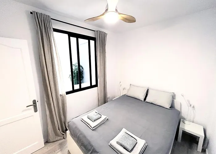 Beautiful, 2 Double Bedrooms In Cristianos, 3 Mins From The