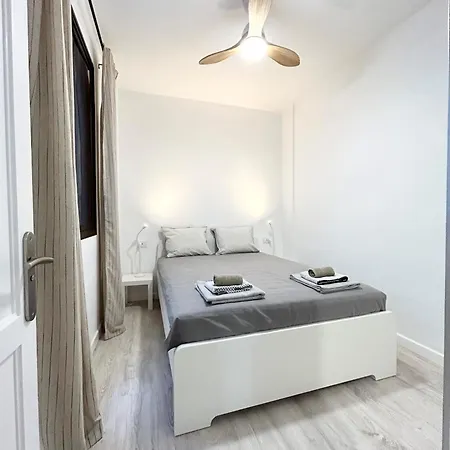 Beautiful, 2 Double Bedrooms In Cristianos, 3 Mins From The *