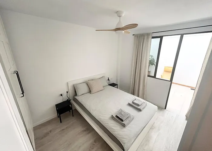 Beautiful, 2 Double Bedrooms In Cristianos, 3 Mins From The Arona (Tenerife)