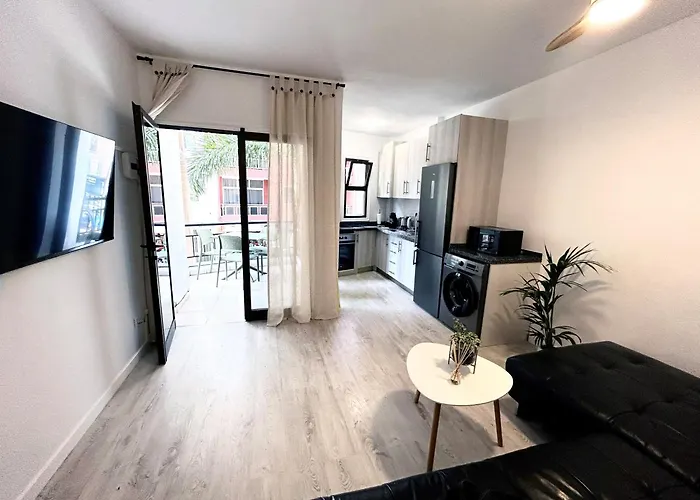 Beautiful, 2 Double Bedrooms In Cristianos, 3 Mins From The Arona (Tenerife)