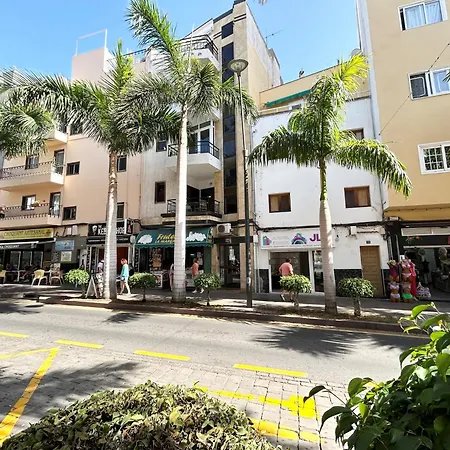 Beautiful, 2 Double Bedrooms In Cristianos, 3 Mins From The * アロナ